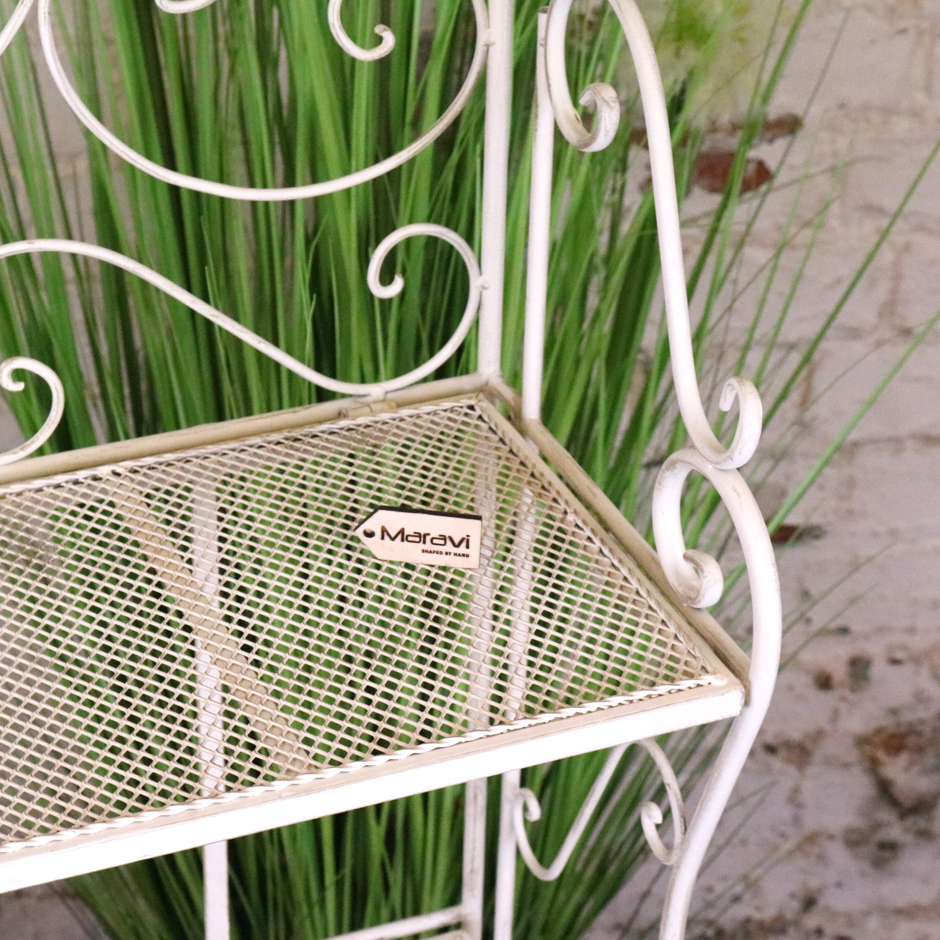 Pavitra 3 Tier Garden Shelving Unit - Closeup of Paint