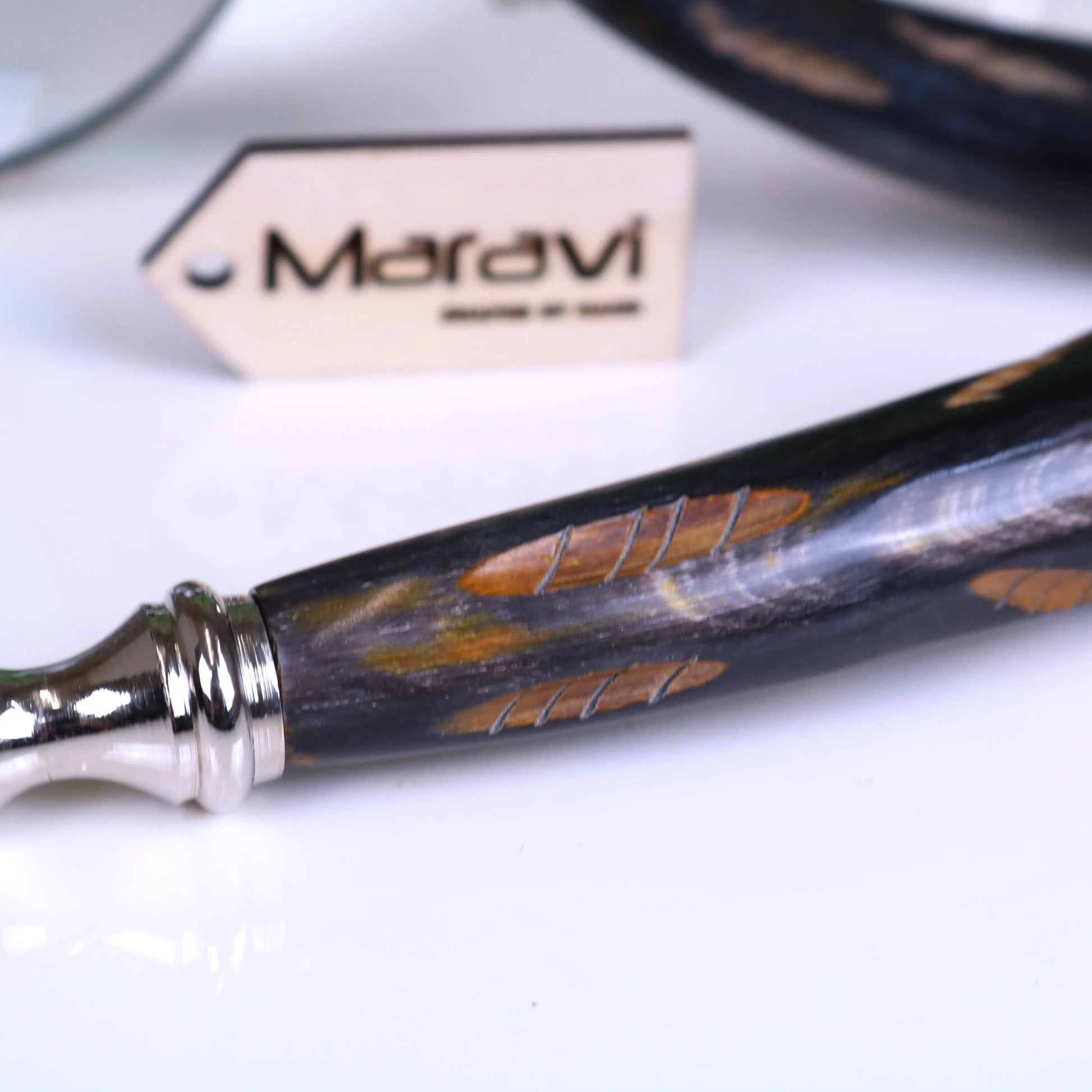 Rada Magnifying Glass - Closeup of Carving