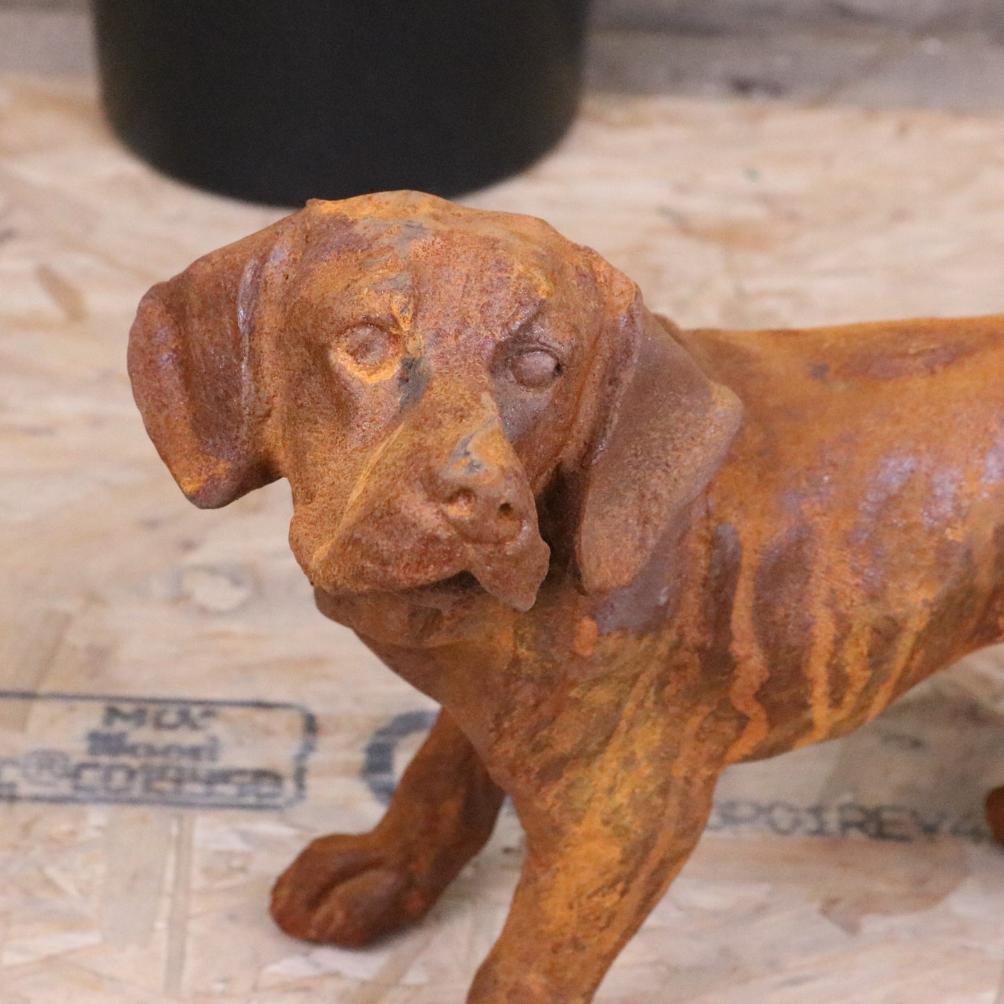Rusty Dog Garden Ornament 32cm - Closeup of Head