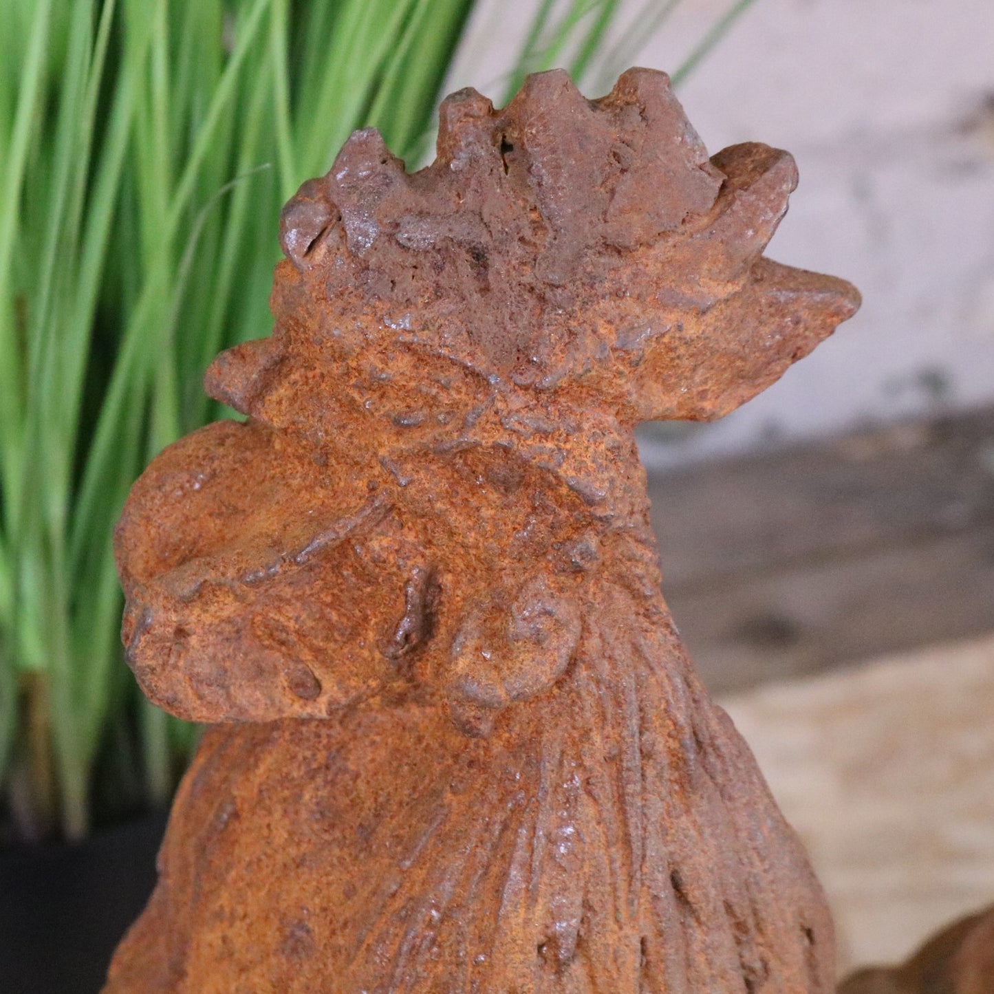 Rusty Rooster Garden Ornament 53cm - Closeup of Head
