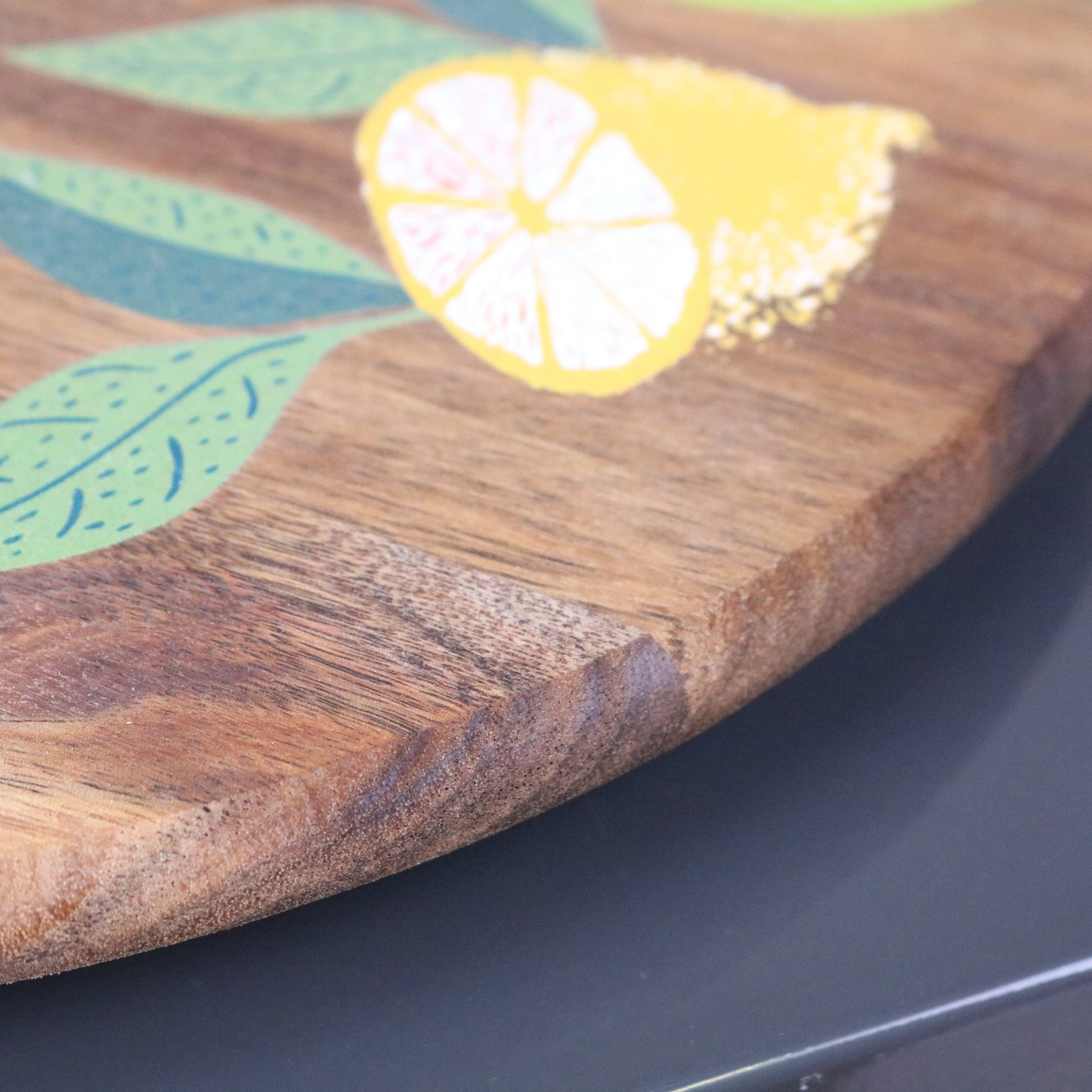 Saitras 35cm Wooden Lazy Susan Citrus Design - Closeup of Edge