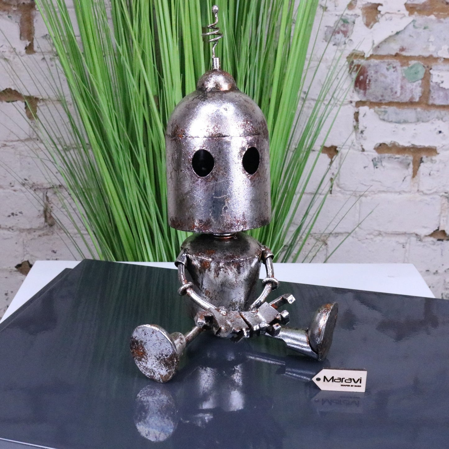 Silver Siting Robot Ornament Springy Bobble Head - Main Image