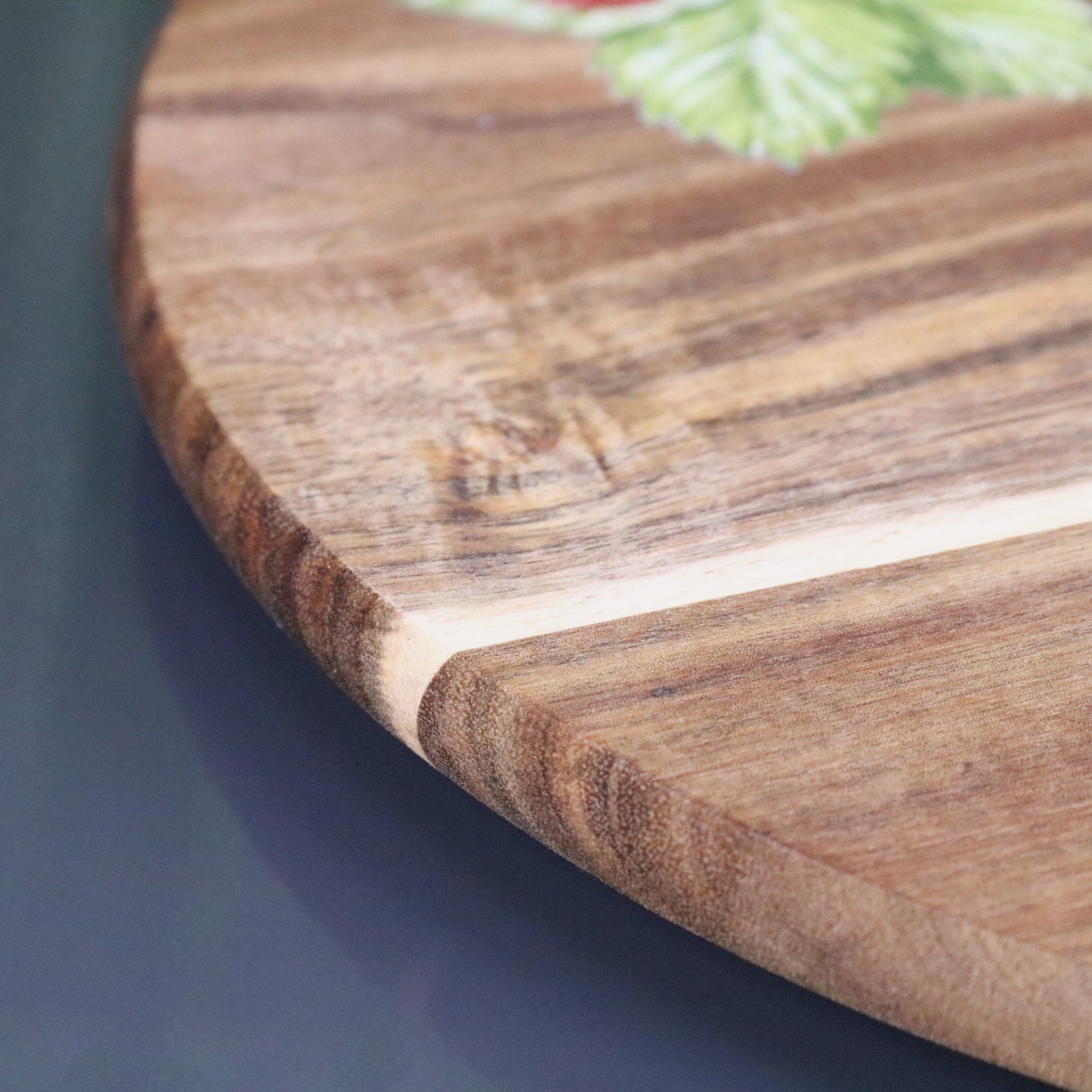 Thaniya 35cm Wooden Lazy Susan Strawberry Design - Closeup of Edge