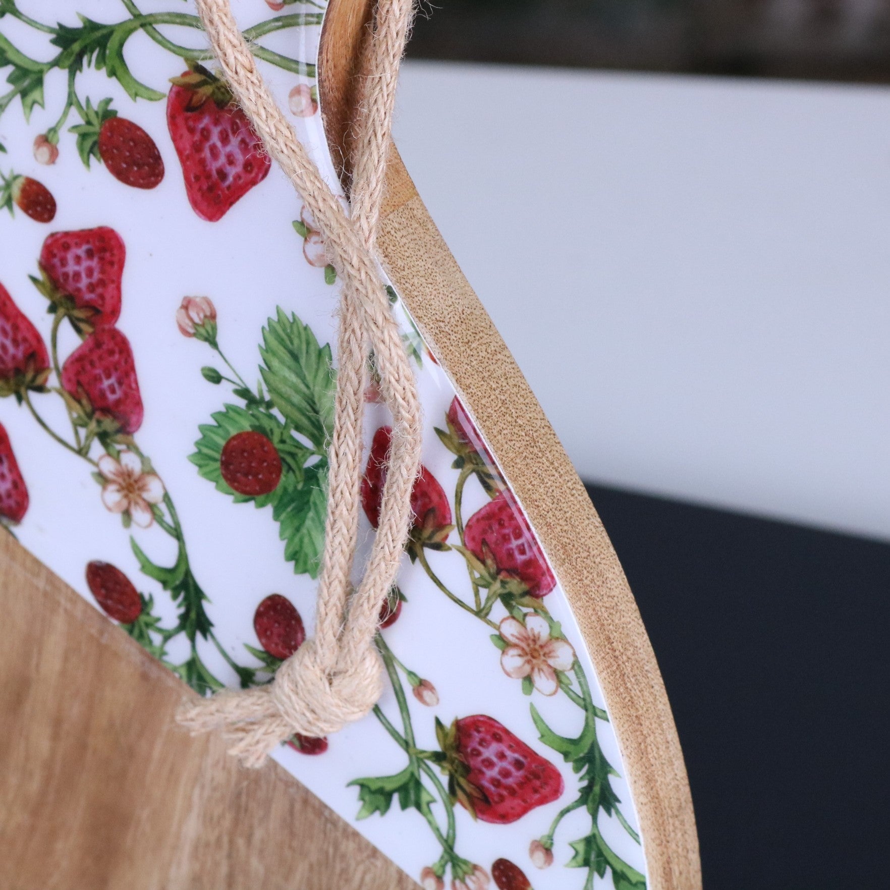Thaniya Round Chopping Board 48cm Enamel Strawberry Field Design - Closeup of Edge