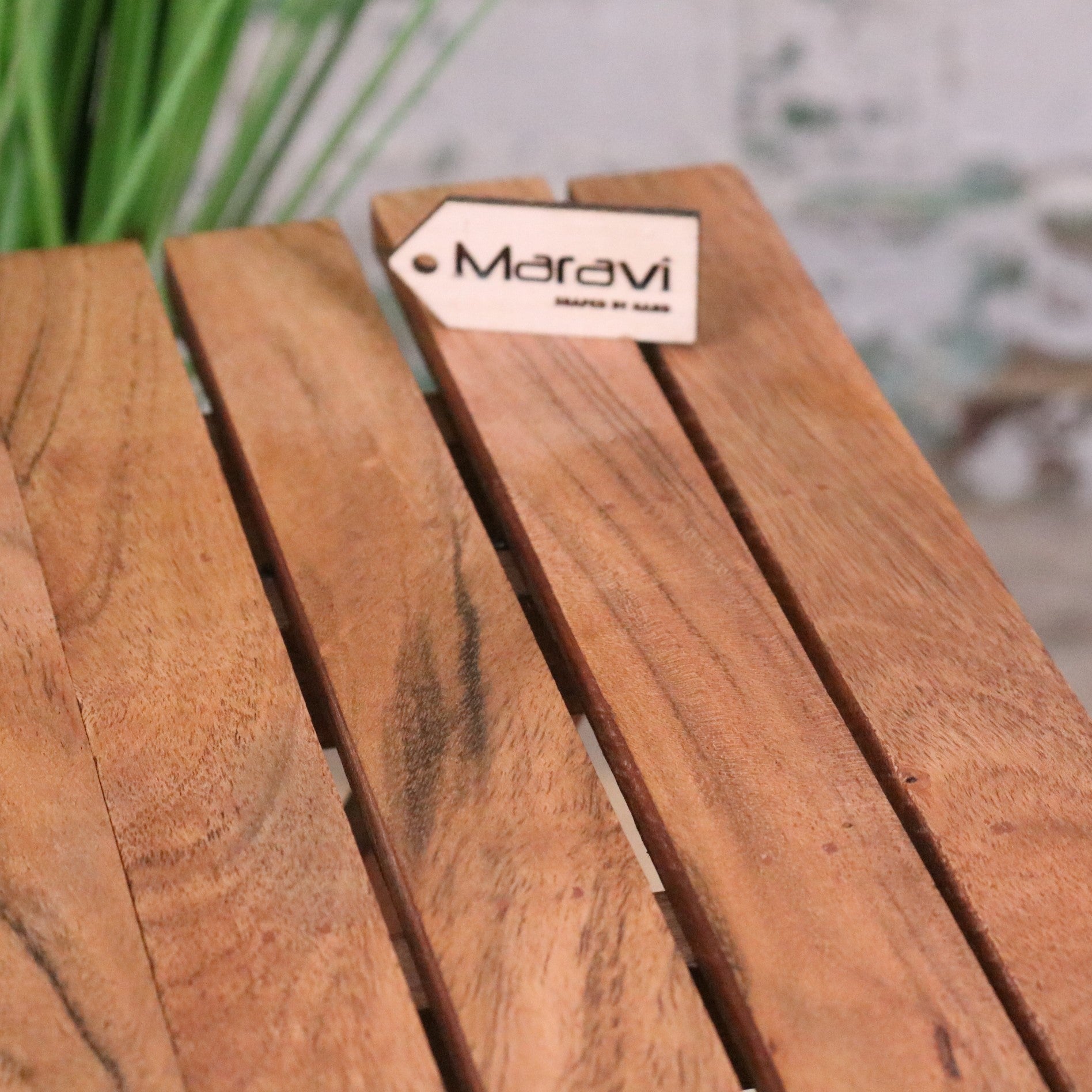 Vaitin Wooden Folding Stool - Closeup of Wood Grain