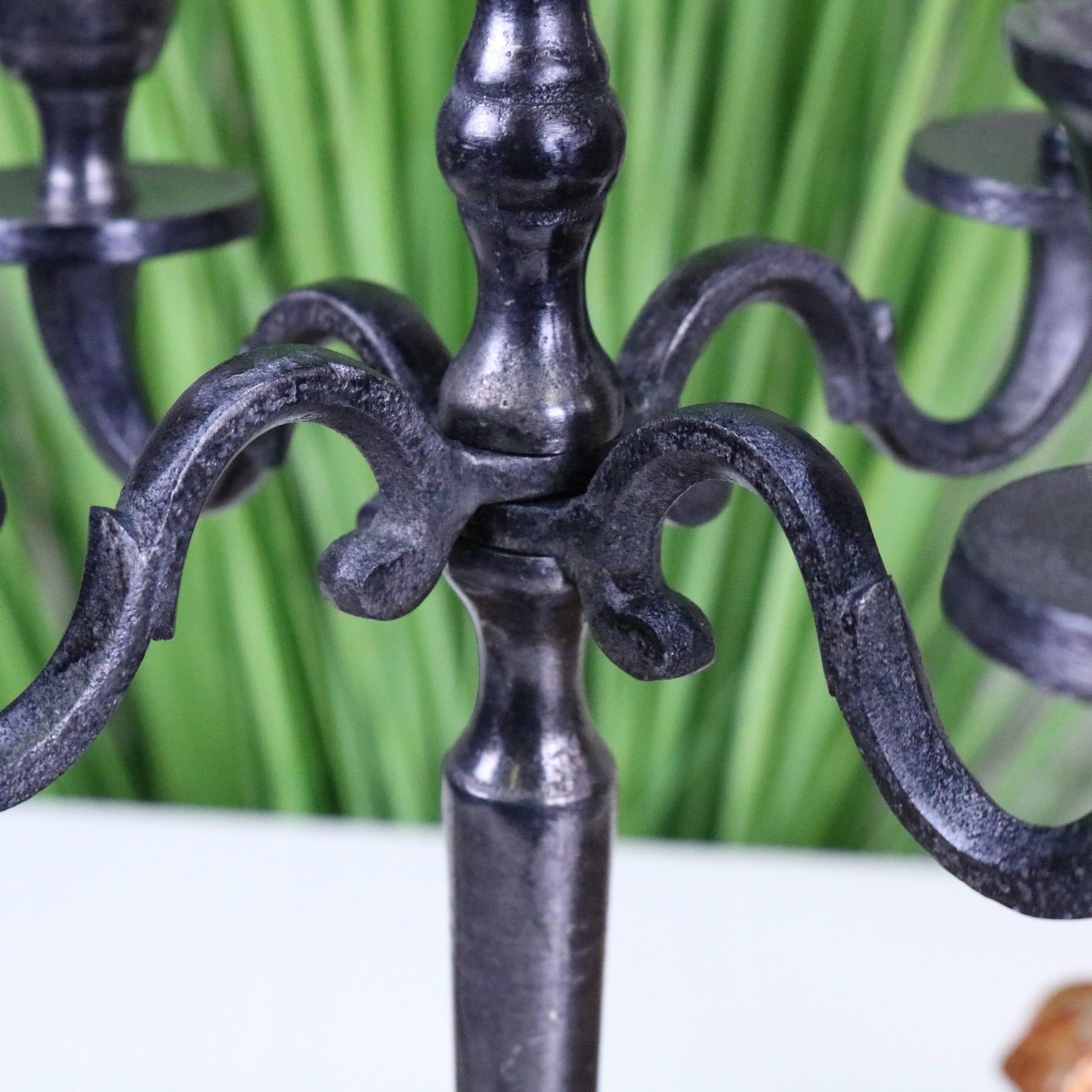 Veeha Candelabra Centerpiece 5 Candle Holder 30cm Gunmetal Silver - Closeup of Central Joining Point