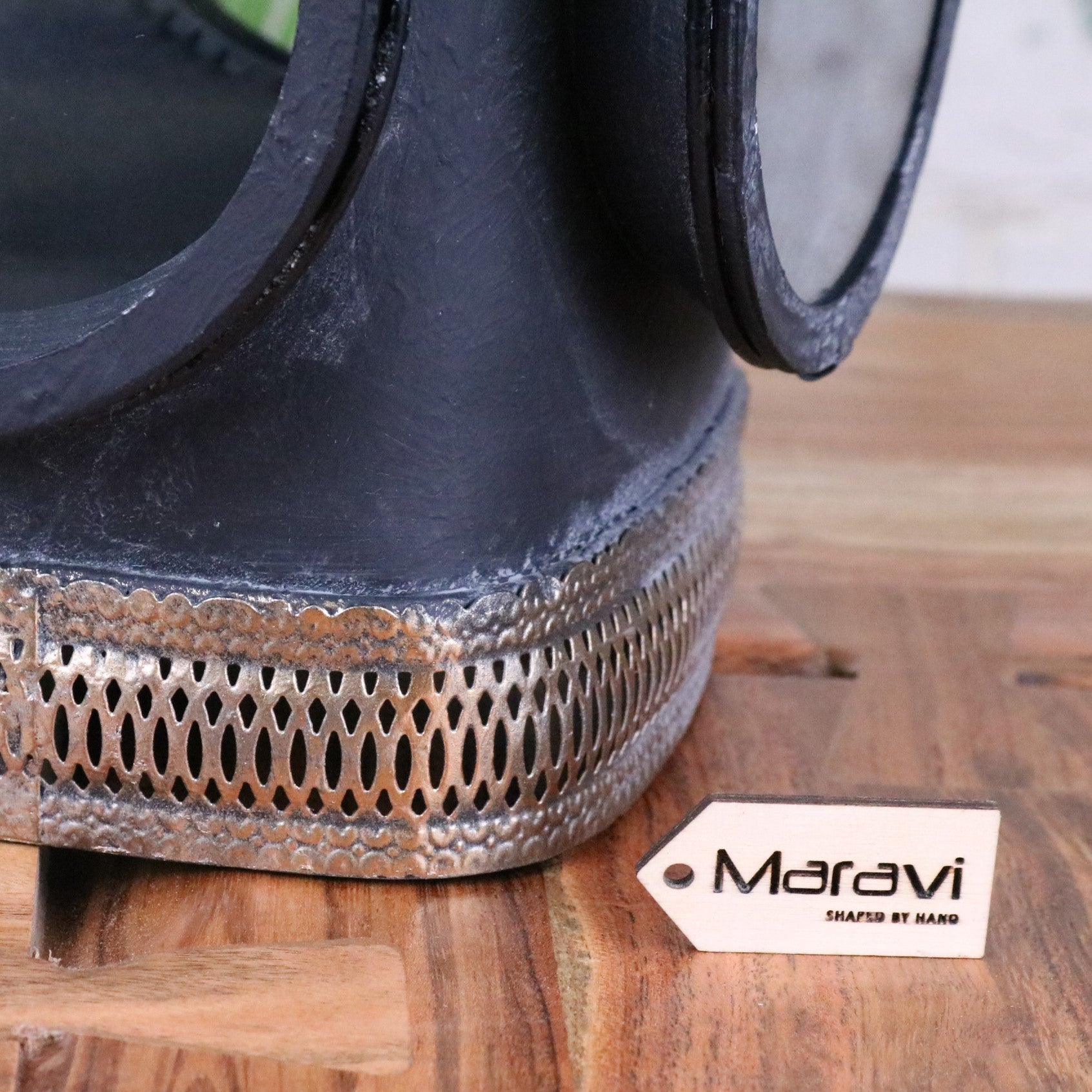 Virani Vintage Style Railway Lantern - Closeup of Base