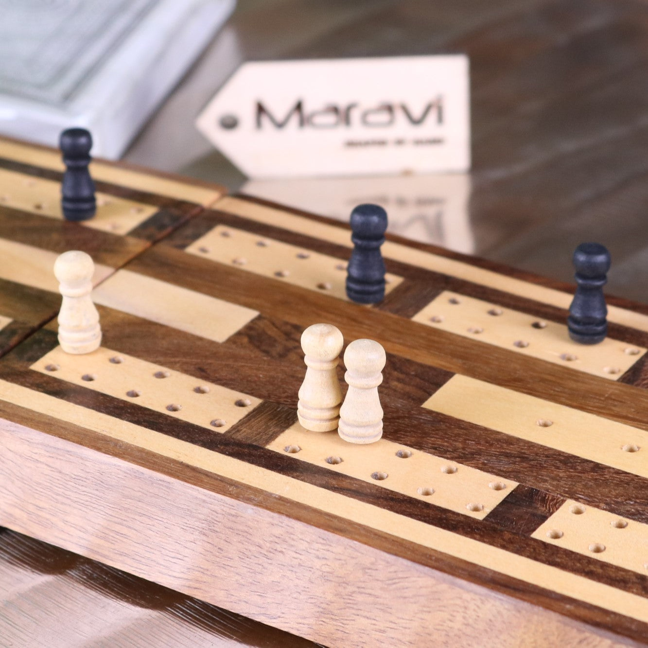 Zari Folding Travel Cribbage Set - Closeup of Pegs in Play