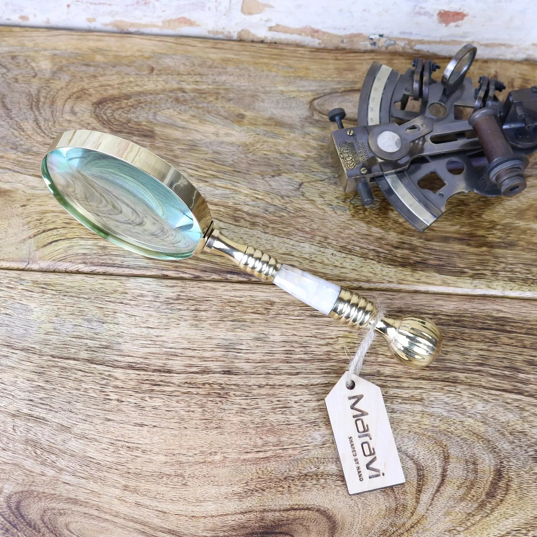 Barauna Brass Reading Magnifying Glass 10cm Side View
