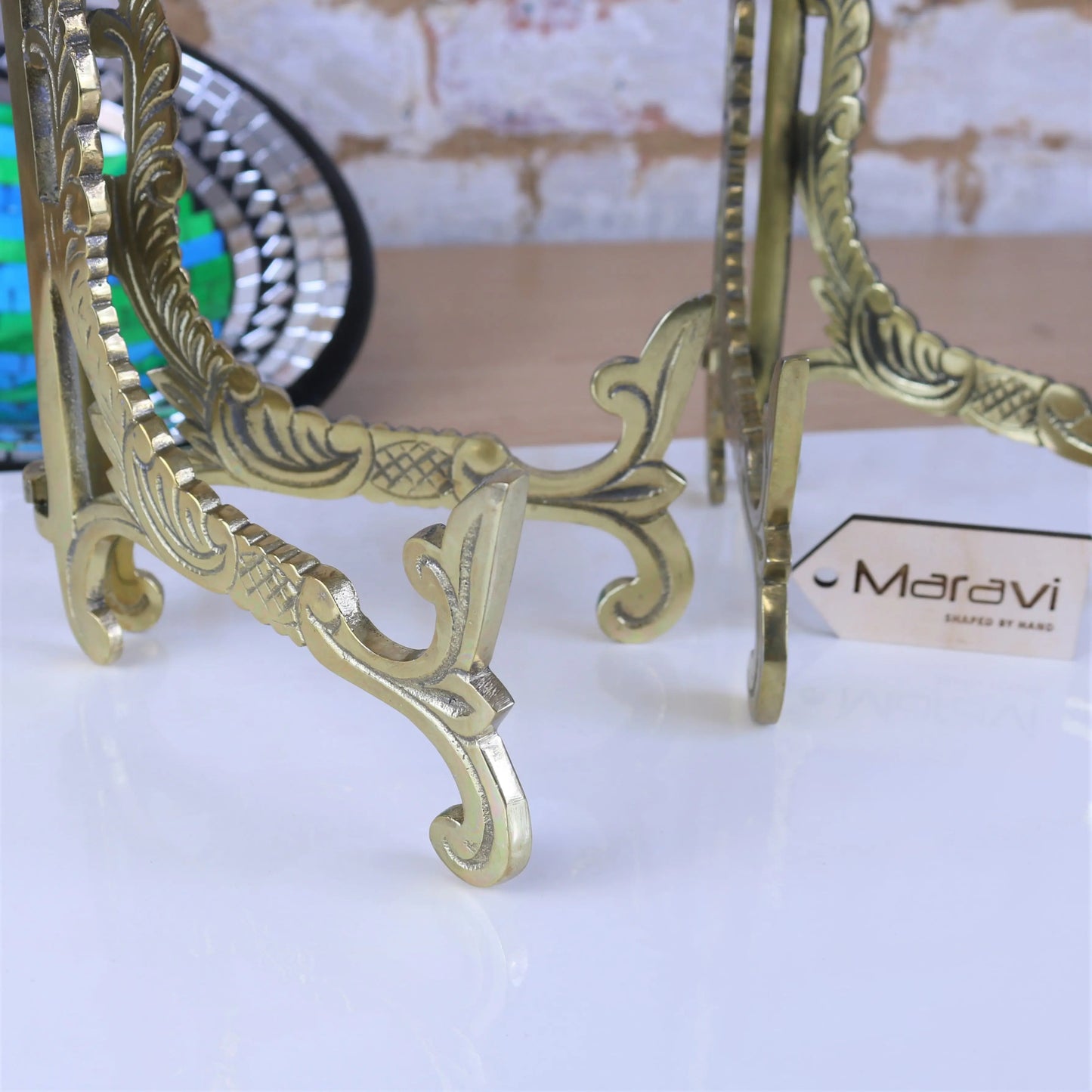 Kooni Gold Ornate Metal Plate Display Stand Large Size Closeup