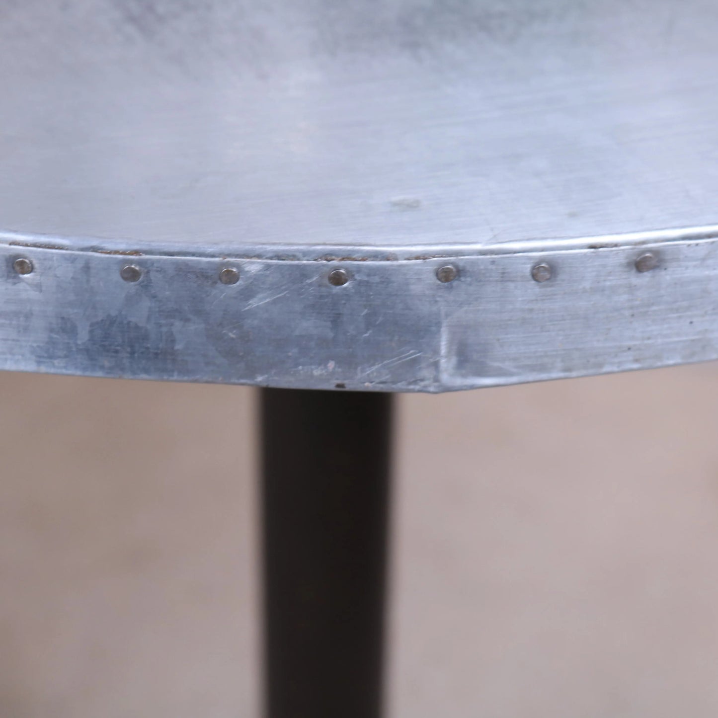 Hatra Industrial Style Metal Side Table Closeup of Table Edge