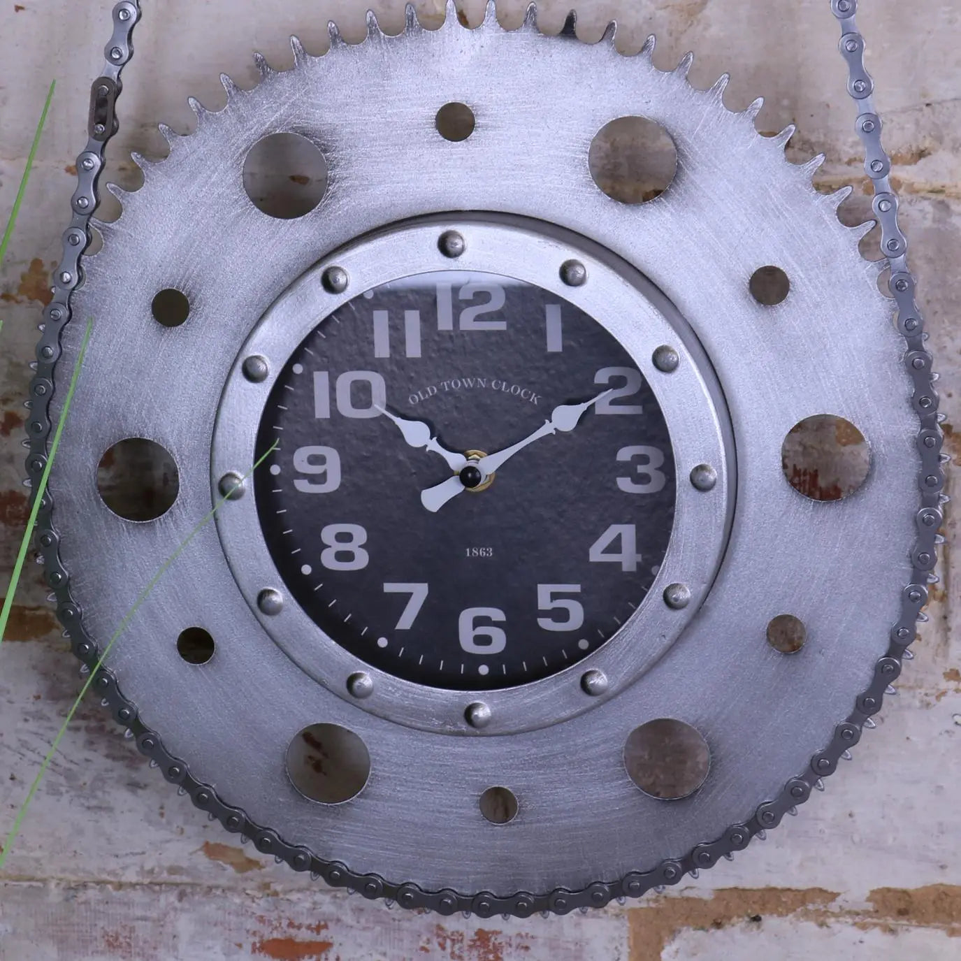 Rajola Bike Chain Style Industrial Wall Clock Closeup of Face
