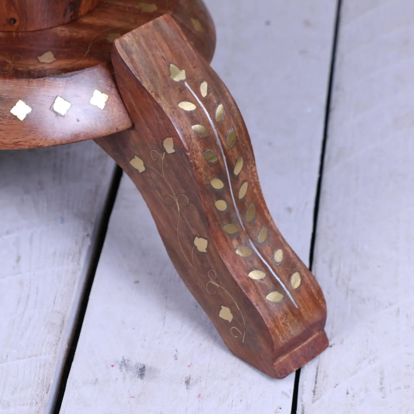 Jadial Sheesham Wood Brass Inlaid Pedestal Side Table - Closeup of Leg