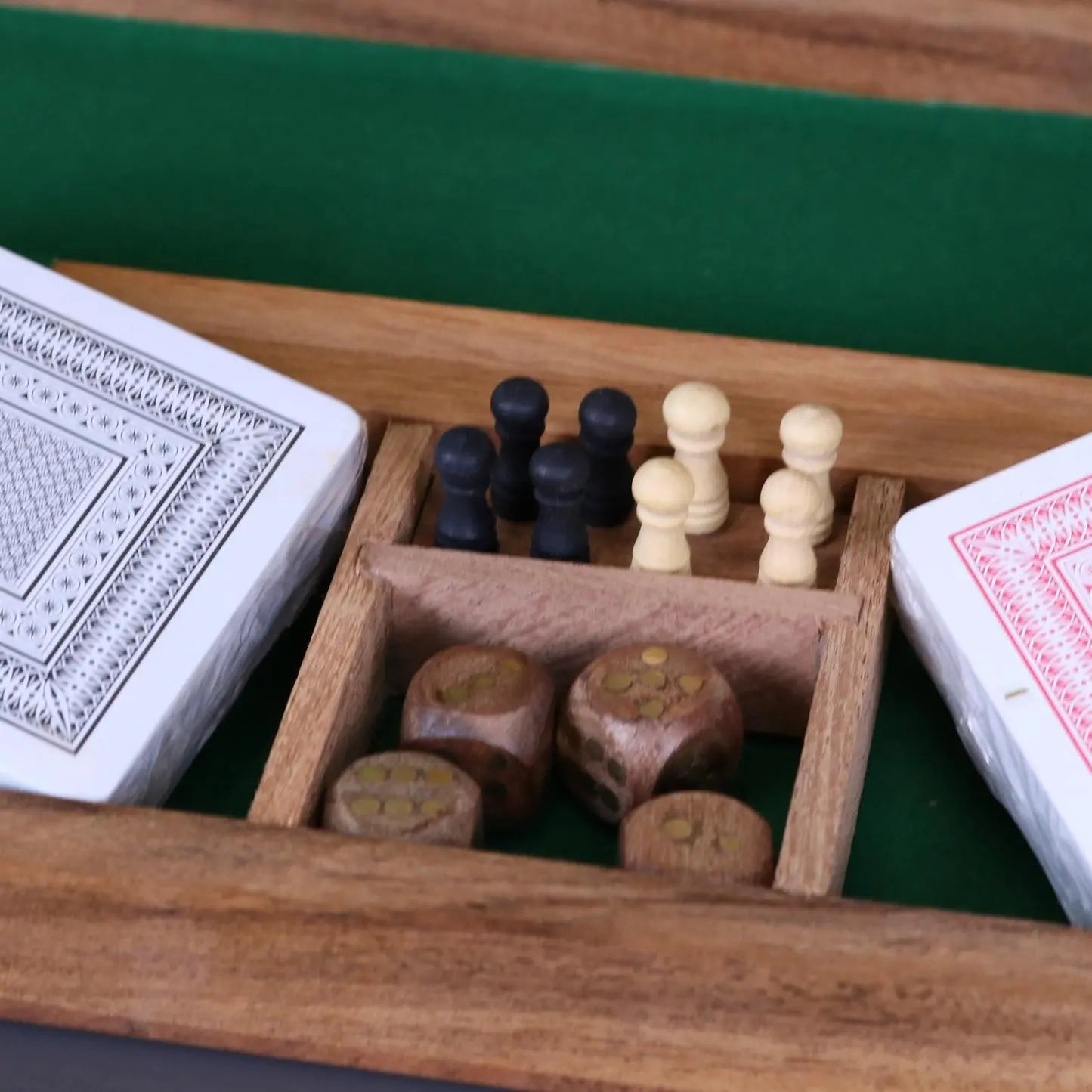 Deori Sheesham Wood Cribbage Game Set - Closeup of Contents