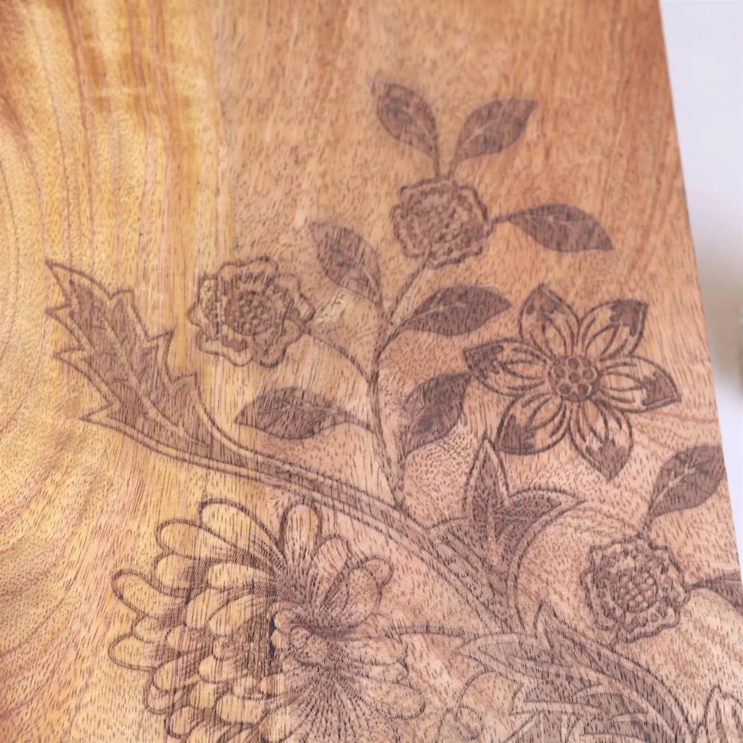 Tingda 30cm Engraved Serving Board - Closeup of Engraved Pattern