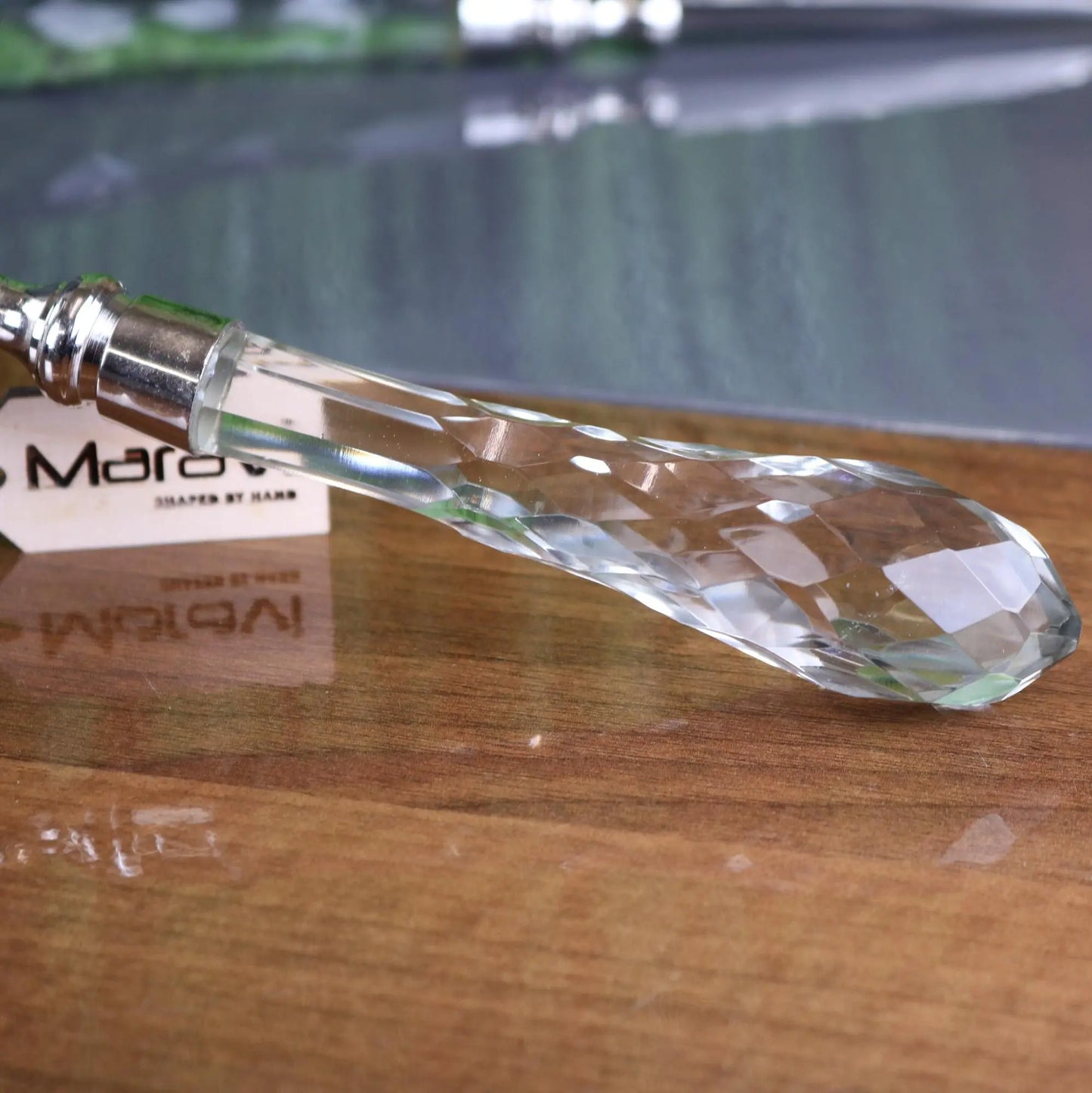 Tepun Glass Diamond Magnifying Glass - Closeup of Handle